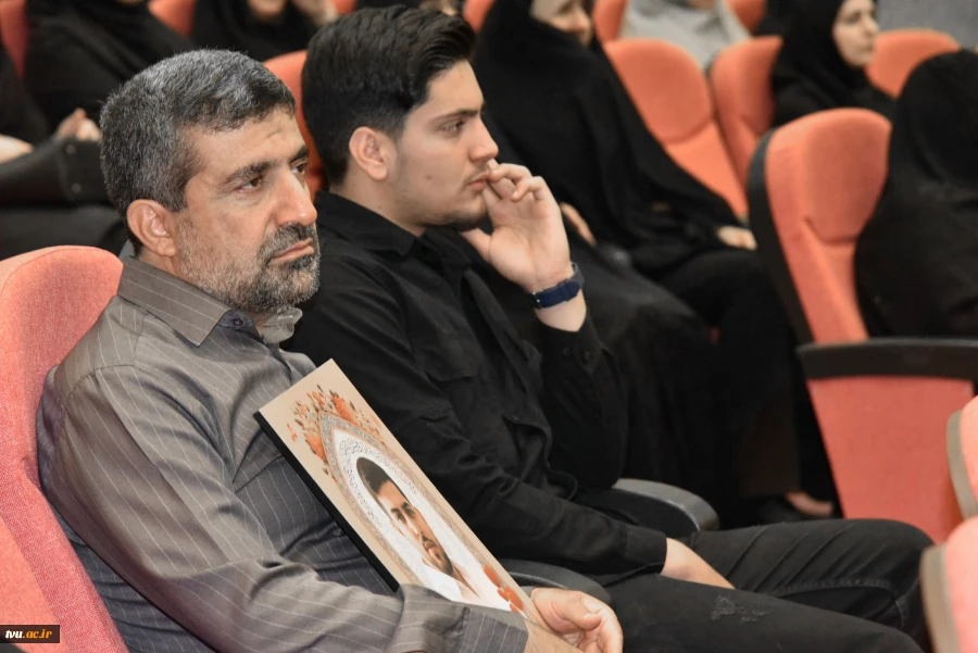 در یادواره شهدای خانواده بزرگ دانشگاه ملی مهارت در جنگ رمضان تأکید شد؛

لزوم بازخوانی سیره شهدا و ثبت میراث ماندگار دفاع مقدس در دانشگاه‌ها 10