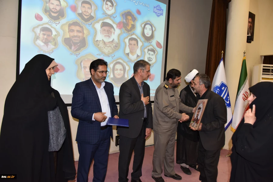 در یادواره شهدای خانواده بزرگ دانشگاه ملی مهارت در جنگ رمضان تأکید شد؛

لزوم بازخوانی سیره شهدا و ثبت میراث ماندگار دفاع مقدس در دانشگاه‌ها 39