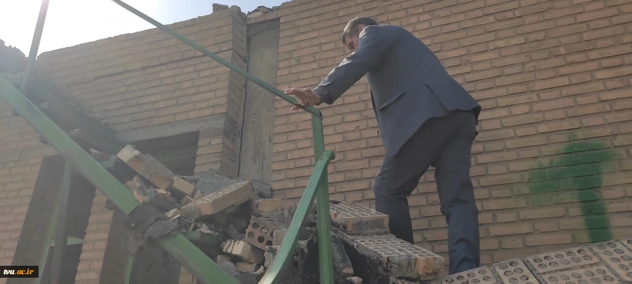 بازدید رئیس دانشگاه ملی مهارت و مدیران ستادی از فضاهای آسیب‌دیده جنگ سوم تحمیلی دانشکده ملی مهارت ولیعصر(عج) 8