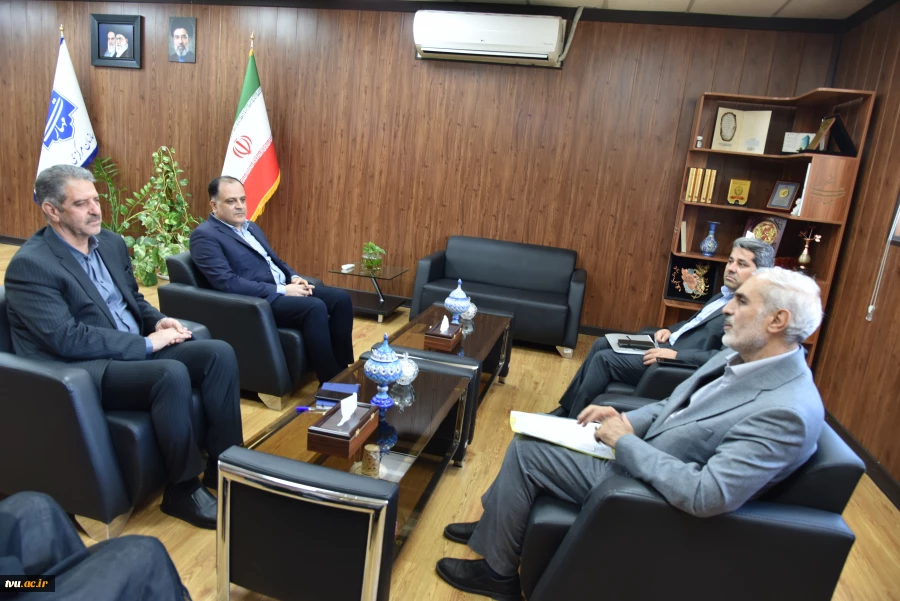 دیدار و گفت‌وگوی دکتر زمانی، رئیس دانشگاه ملی مهارت و دکتر فخر موسوی، مدیرکل حوزه ریاست، روابط عمومی و هماهنگی امور مجلس و استان‌ها با آقای فضل الله رنجبر نماینده مردم شریف کرمانشاه سخنگوی کمیسیون اجتماعی مجلس شورای اسلامی
 2
