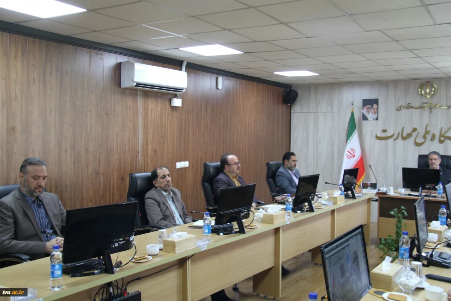 برگزاری نشست وبیناری هم‌اندیشی هیئت رئیسه دانشگاه با اعضای هیئت علمی 4