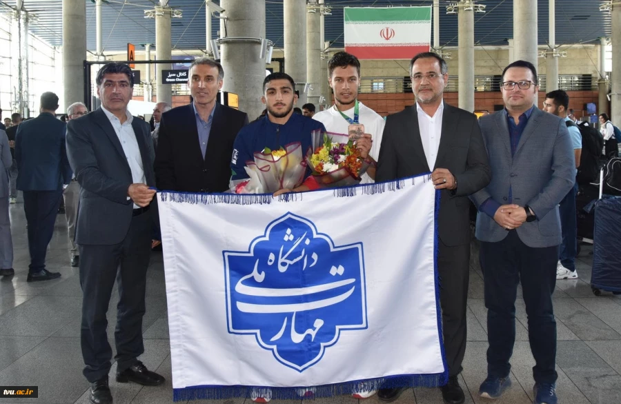 استقبال مدیرکل تربیت بدنی دانشگاه ملی مهارت از مدال‌آوران کاروان «میناب ۱۶۸» در بازگشت از مسابقات جهانی ورزش‌های مبارزه‌ای دانشجویان 5