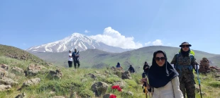 صعود به قله‌های تندرستی و همدلی؛ پیمایش کارکنان دانشگاه ملی مهارت در رینه لاریجان 5