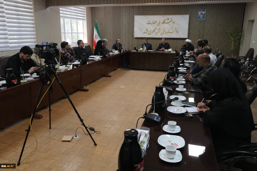 با حضور دکترزمانی رئیس دانشگاه ملی مهارت:

 جلسه هماهنگی میزبانی مراسم تشییع پیکر مطهر رهبر شهید در دانشگاه ملی مهارت استان خراسان رضوی برگزار شد 2