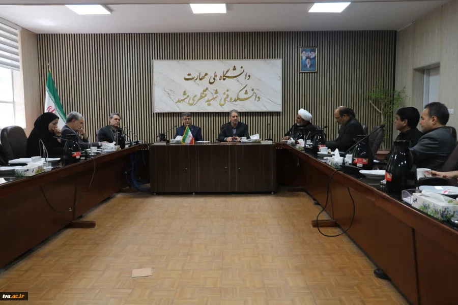 با حضور دکترزمانی رئیس دانشگاه ملی مهارت:

 جلسه هماهنگی میزبانی مراسم تشییع پیکر مطهر رهبر شهید در دانشگاه ملی مهارت استان خراسان رضوی برگزار شد 4