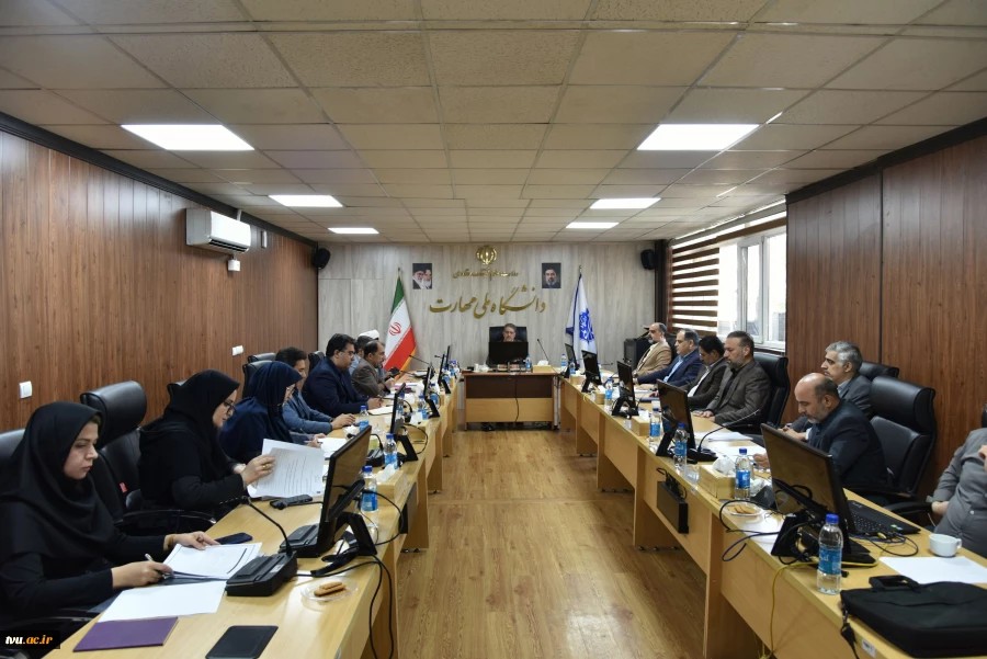 رئیس دانشگاه ملی مهارت در هشتمین جلسه شورای دانشگاه:

مشارکت همه‌جانبه تمام ارکان دانشگاه لازمه رسیدن به موفقیت در سطوح مختلف علمی و آموزشی 2