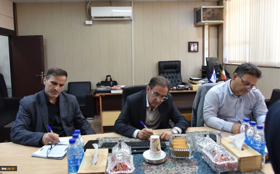 تأکید مدیرکل امور اداری دانشگاه بر شکل‌گیری هدفمند و قانونمند شورای صنفی کارکنان 3