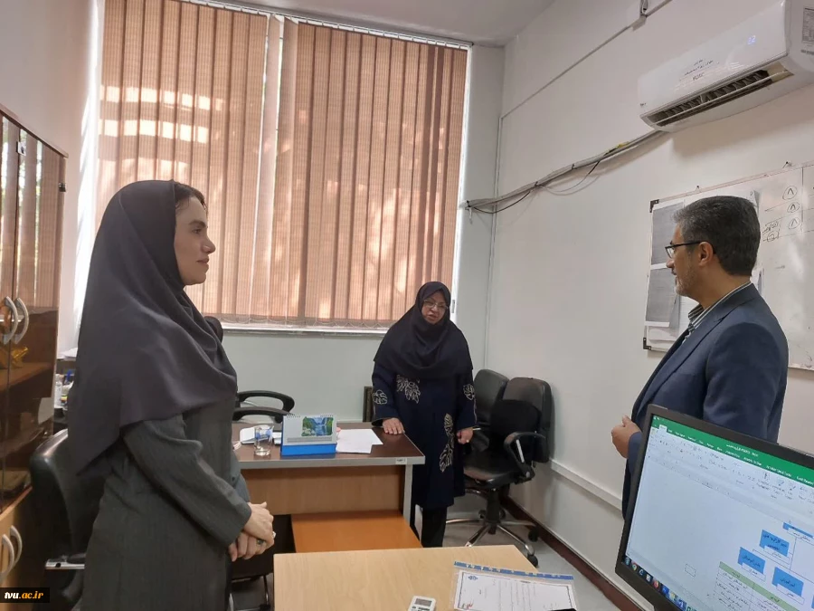 دیدار صمیمانه معاون محترم آموزشی دانشگاه با کارکنان حوزه به مناسبت روز کارمند 13