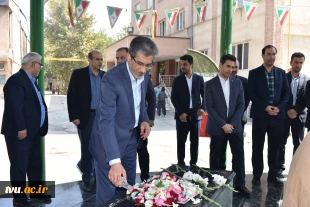 با حضور سرپرست دانشگاه ملی مهارت صورت گرفت؛
آیین اهتزاز پرچم جمهوری اسلامی ایران و طنین سرود ملی در آغاز سال تحصیلی جدید در دانشکده ملی مهارت انقلاب اسلامی تهران 2