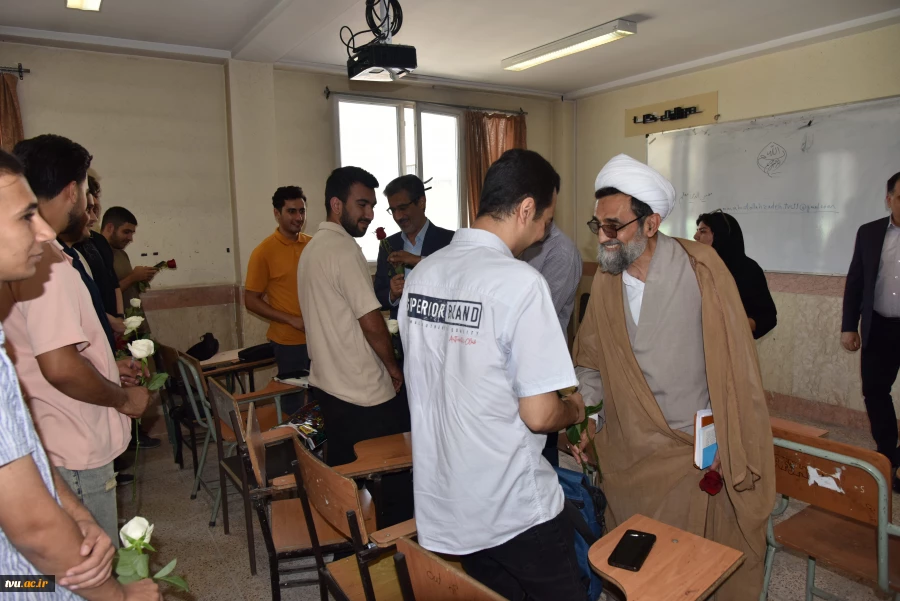 با حضور سرپرست دانشگاه ملی مهارت صورت گرفت؛
آیین اهتزاز پرچم جمهوری اسلامی ایران و طنین سرود ملی در آغاز سال تحصیلی جدید در دانشکده ملی مهارت انقلاب اسلامی تهران 6