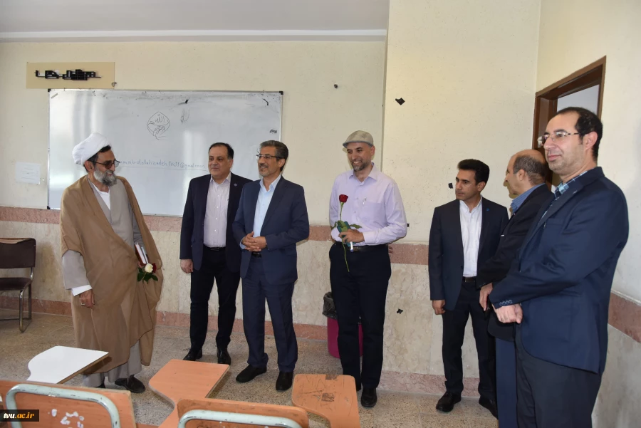 با حضور سرپرست دانشگاه ملی مهارت صورت گرفت؛
آیین اهتزاز پرچم جمهوری اسلامی ایران و طنین سرود ملی در آغاز سال تحصیلی جدید در دانشکده ملی مهارت انقلاب اسلامی تهران 7