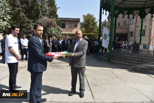 با حضور سرپرست دانشگاه ملی مهارت صورت گرفت؛
آیین اهتزاز پرچم جمهوری اسلامی ایران و طنین سرود ملی در آغاز سال تحصیلی جدید در دانشکده ملی مهارت انقلاب اسلامی تهران 12