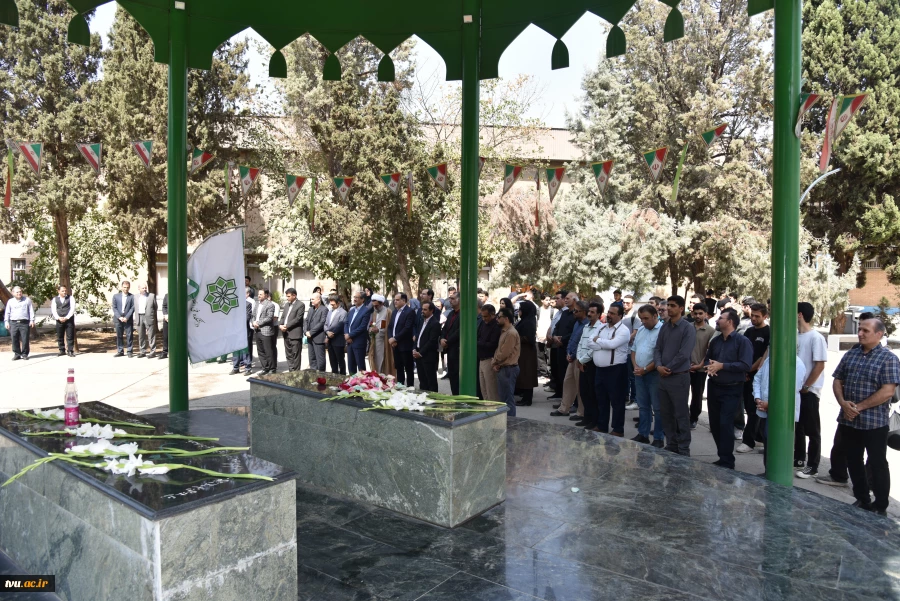 با حضور سرپرست دانشگاه ملی مهارت صورت گرفت؛
آیین اهتزاز پرچم جمهوری اسلامی ایران و طنین سرود ملی در آغاز سال تحصیلی جدید در دانشکده ملی مهارت انقلاب اسلامی تهران 15