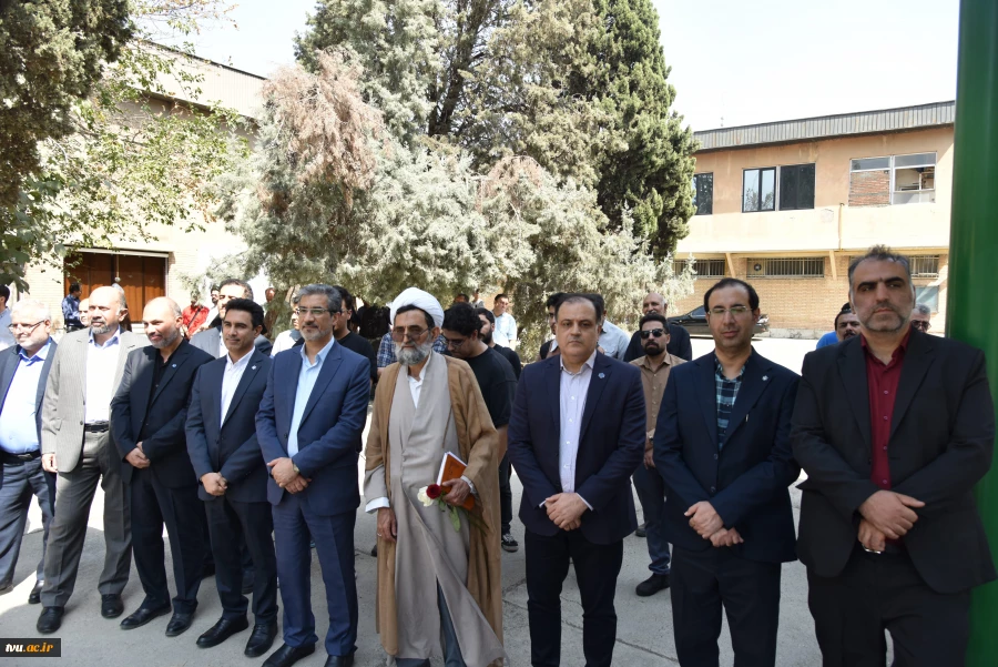 با حضور سرپرست دانشگاه ملی مهارت صورت گرفت؛
آیین اهتزاز پرچم جمهوری اسلامی ایران و طنین سرود ملی در آغاز سال تحصیلی جدید در دانشکده ملی مهارت انقلاب اسلامی تهران 21