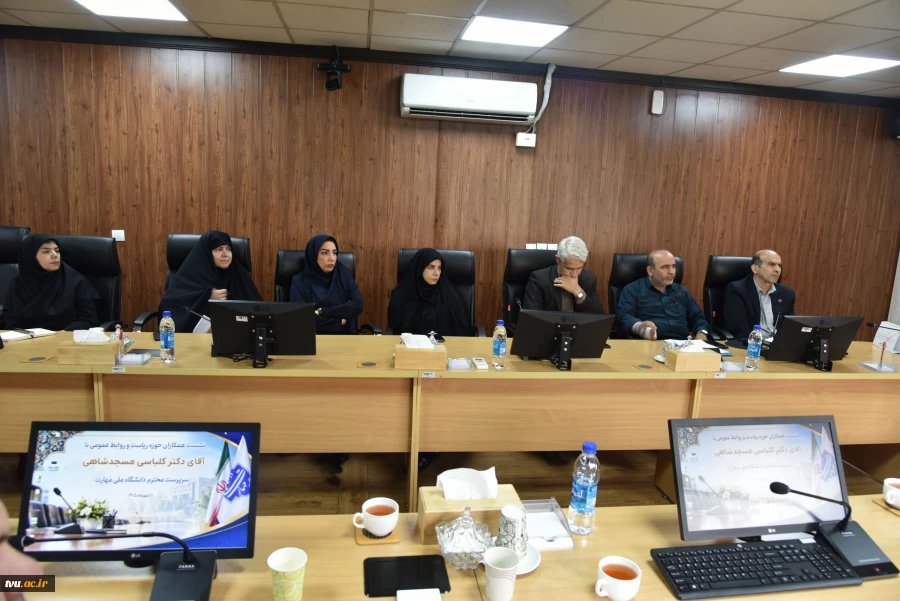 دیدار کارکنان حوزه ریاست، روابط عمومی و هماهنگی امور مجلس و استان‌ها و دبیرخانه با سرپرست دانشگاه ملی مهارت 7