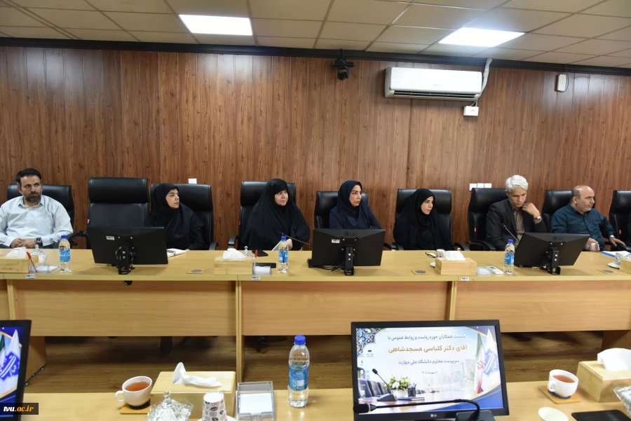دیدار کارکنان حوزه ریاست، روابط عمومی و هماهنگی امور مجلس و استان‌ها و دبیرخانه با سرپرست دانشگاه ملی مهارت 8