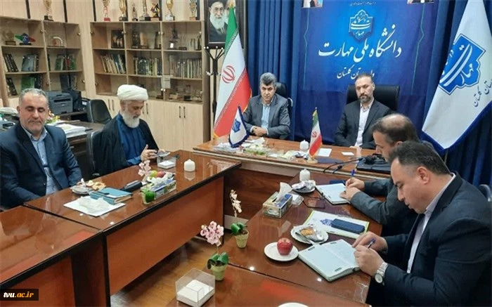 با حضور مدیرکل دفتر مرکزی حراست دانشگاه در واحد استانی گلستان صورت گرفت؛

 مسئول جدید حراست این واحد استانی معرفی شد 2