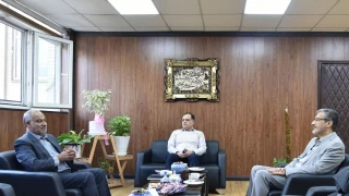 دیدار و گفت‌وگوی دکتر کلباسی، سرپرست دانشگاه ملی مهارت و دکتر فخر موسوی، مدیرکل حوزه ریاست، روابط عمومی و هماهنگی امور مجلس و استان‌ها با آقای دکتر اکبر  پولادی باغبادرانی نماینده مردم شریف اصفهان(لنجان)  و عضو کمیسیون آموزش و تحقیقات مجلس شورای اسلامی