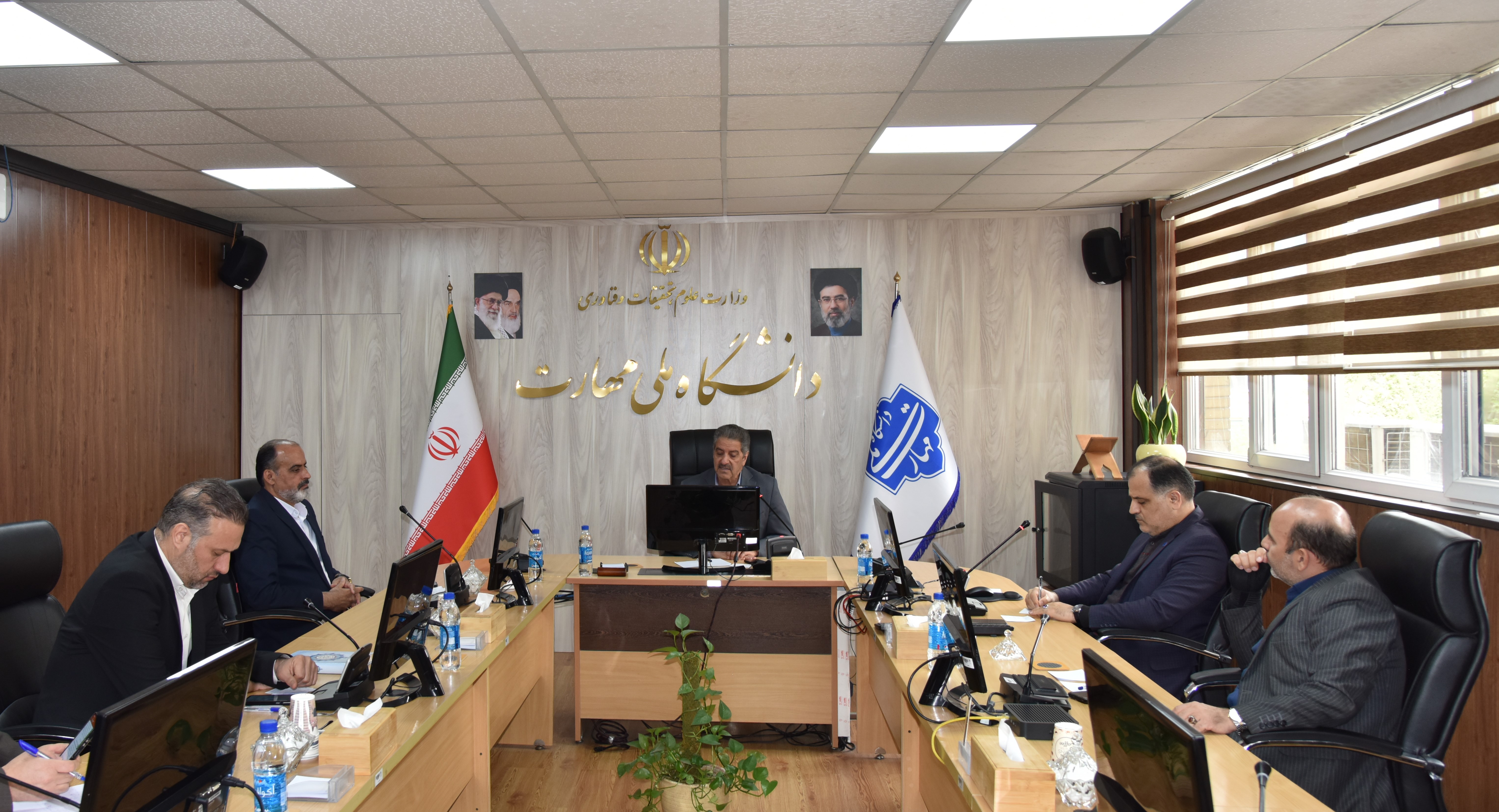 جلسه برخط رئیس دانشگاه ملی مهارت با نمایندههای کارمندان در استانهای ...